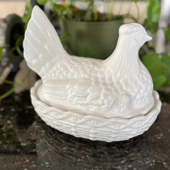 SOLD >>>Vintage nesting  hen egg storage dish - Portmeirion Pottery - Picture 3 of 10